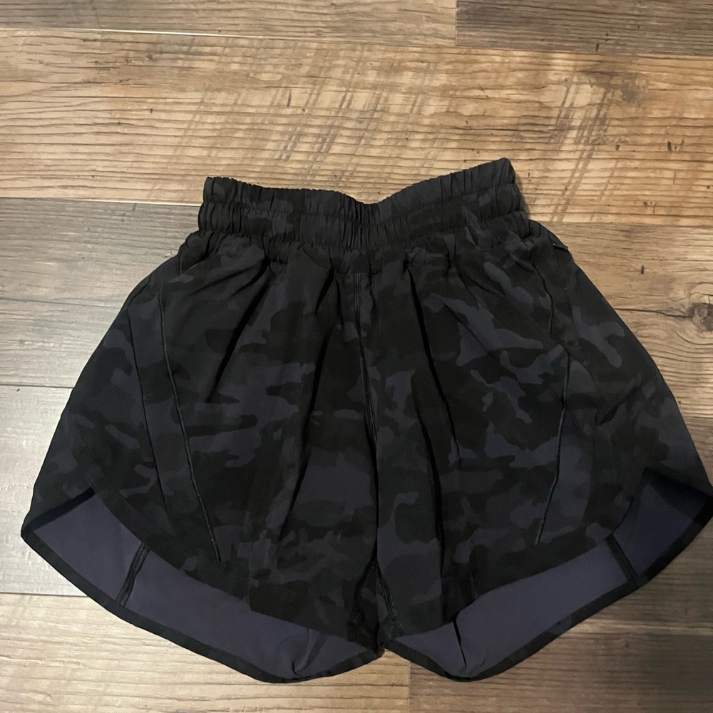 Lululemon track that high rise  5’’